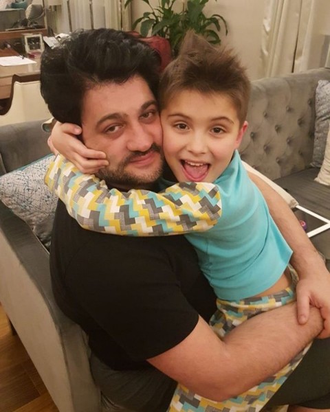 Нетребко рассказывала, что Тьяго был избалованным, но Юсиф сразу показал, кто в доме хозяин. Мальчик стал очень быстро развиваться именно после появления Эйвазова