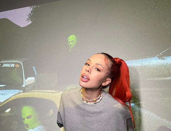 Ирина Смелая о страсти Инстасамки к пластике: &laquo;Как она будет выглядеть в 30? Со всей этой фигней?!&raquo;