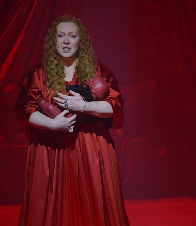 Юлия Ауг вернулась из Эстонии в Россию и лишилась работы в театре