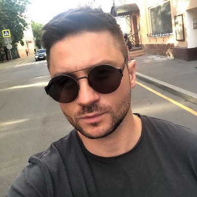 Сергей Лазарев продолжает писать песни и давать концерты