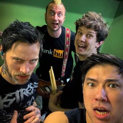 &laquo;Смех&raquo; отметит юбилей альбома &laquo;Живяк&raquo; в кулуарах панк-рока всея Руси