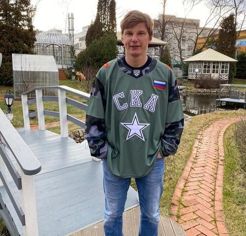 Кого сегодня приводит Андрей Аршавин в коттедж, в котором жил с Алисой?