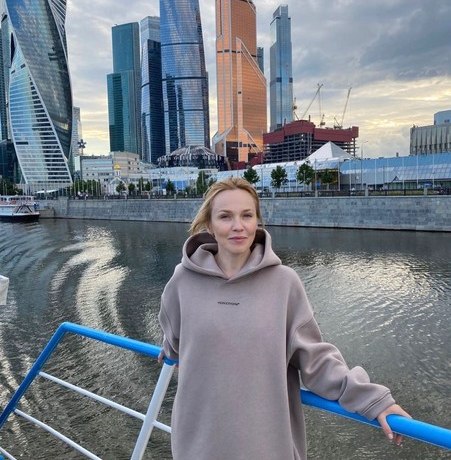 &laquo;Глупо сказать, что трое детей &mdash; предел моих желаний&raquo;: Альбина Джанабаева заговорила о четвертом реб