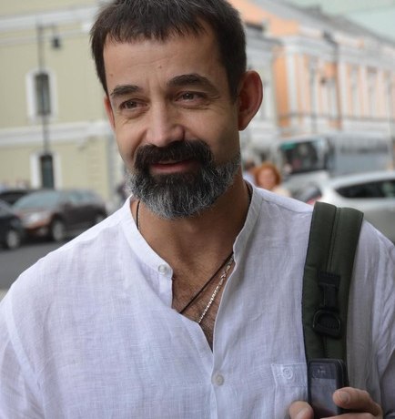 Дмитрий Певцов об уехавших звездах: &laquo;Баба с возу &ndash; кобыле легче&raquo;
