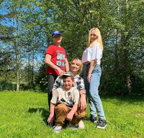 Малькова показала условия, в которых живет вместе с детьми в США, а Блиновская шикует в Париже. Соцс