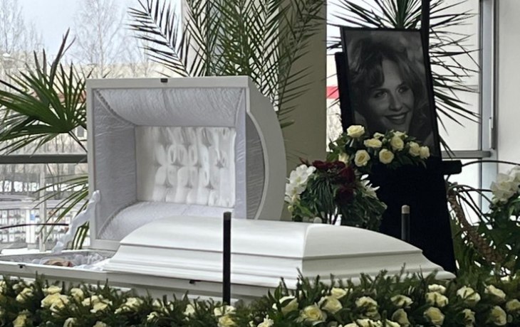 В Санкт-Петербурге прощаются с Александрой Яковлевой. Репортаж