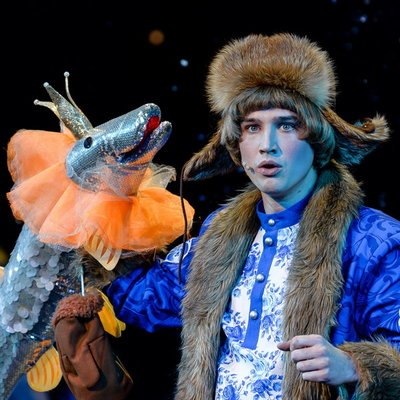 Спектакль «По щучьему велению» показал зимнюю сказку в театре «Русская песня» Спектакль «По щучьему велению» показал зимнюю сказку в театре «Русская песня»