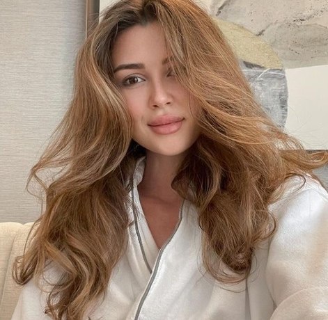 Саша Зверева в поисках просторного дома в США, а Анна Заворотнюк нежится в Таиланде. Соцсети звезд