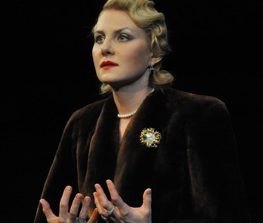 &laquo;Надеюсь, мы еще сыграем&raquo;: Рената Литвинова извинилась за отмену спектаклей в Санкт-Петербурге