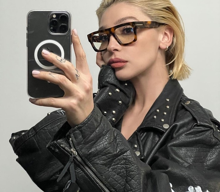 Настя активно ведет соцсети