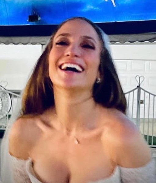 Лопес не скрывает счастья — теперь она жена!