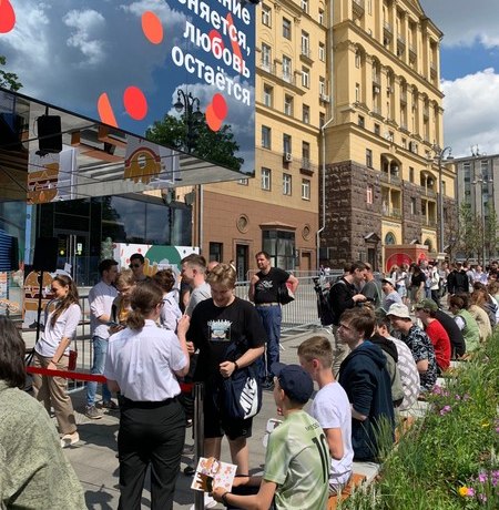 &laquo;Вкусно и точка!&raquo;: что творится внутри обновленного McDonald&rsquo;s в Москве