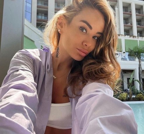 Айза вновь задела Гуфа: &laquo;Прикиньте, если бы моим мужем был Виктор Цой, а не вот это&raquo;