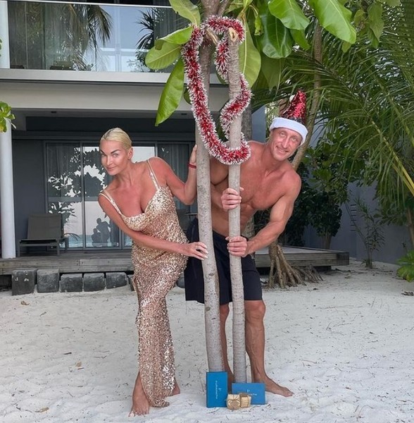 &laquo;Просил 12 миллионов на открытие бизнеса&raquo;: Анастасия Волочкова правдиво о разрыве с Сергеем