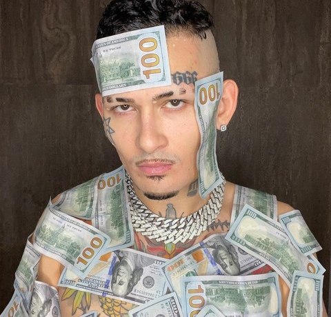 Моргенштерн подарил жене пачку денег: &laquo;Извините, что не делаю грустные сторис. Просто мне офигенно&raquo;