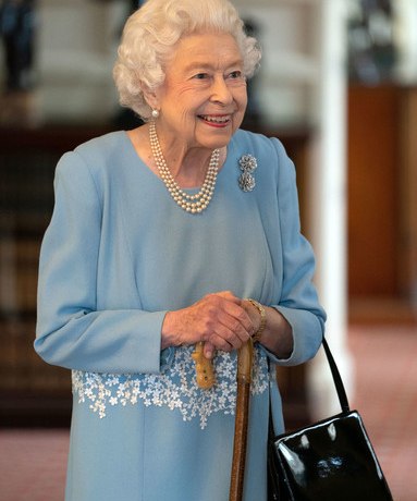 Букингемский дворец опроверг новость о смерти Елизаветы II