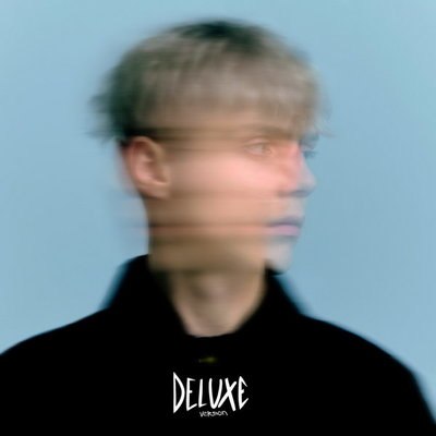 Ваня Дмитриенко выпустил дебютный альбом с &laquo;Пиццей&raquo; и кавером &laquo;Ночных Снайперов&raquo;