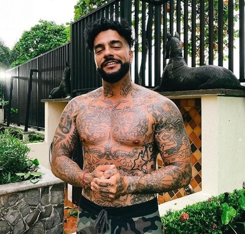 Тимати: &laquo;Никому не нужны марафоны по похудению. Дайте курс про заработки в условиях падающего рынка&raquo;